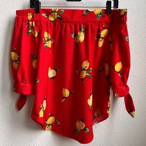 🍋🍋🍋MINE cold shoulder blouse small - lemons print